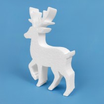 Reno con la cabeza levantada de poliestireno para decorar