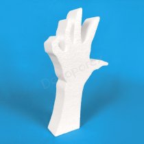 Mano saliendo de la tierra de poliestireno para Halloween y decoración de terror